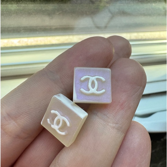 Chanel pink iridescent CC logo earrings with box - Picture 3 of 6